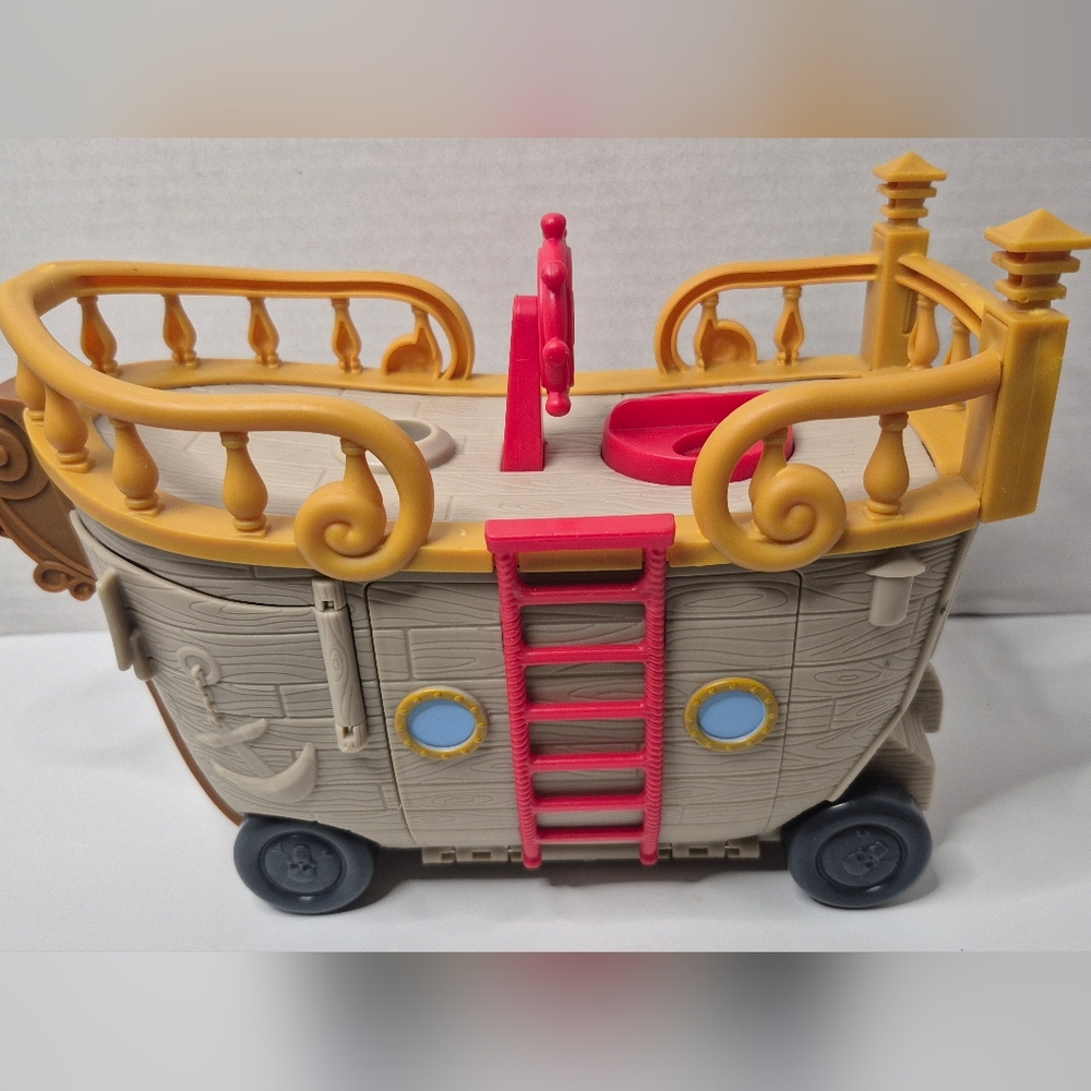 Adventure Pirate Ship Playset - Red and‎ Tan